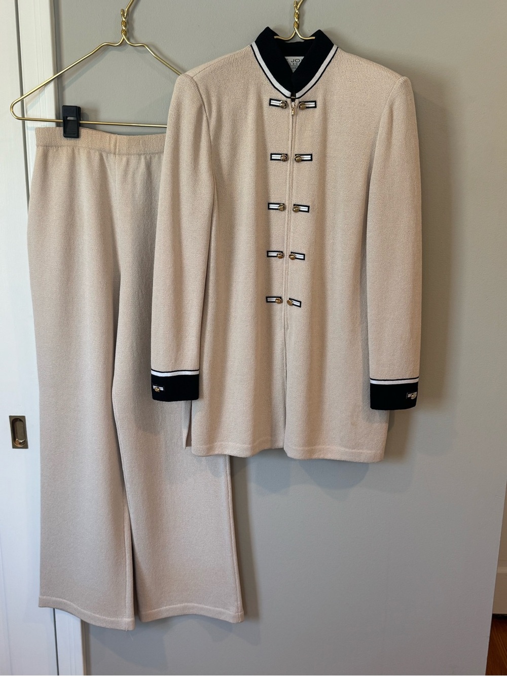 St John Collection Marie Gray Santana Knit Pant Suit Beige Gold Sz 6 Zip